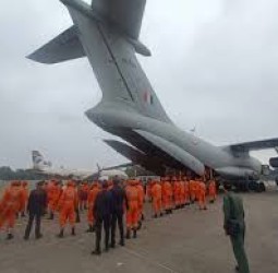 80 NDRF பணியாளர்கள், நிவாரணப் பொருட்களுடன் இலங்கை சென்றது இந்திய விமானப்படை விமானம்