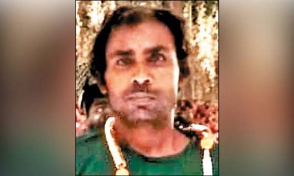 வறுமையால் 8 குழந்கைகளை பெற்ற கூலித் தொழிலாளி தூக்குப்போட்டு தற்கொலை