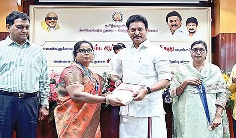 பிஎச்.டி மாணவர்களின் செயல்முறை விளக்கத்தில் தமிழக ஆளுநர் பங்கேற்க வேண்டும்: அமைச்சர் அன்பில் மகேஸ் அழைப்பு
