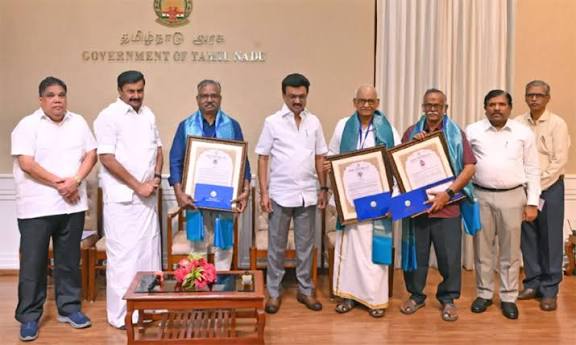 3 தமிழறிஞர்களுக்கு இலக்கிய மாமணி விருது: முதல்வர் ஸ்டாலின் வழங்கினார்