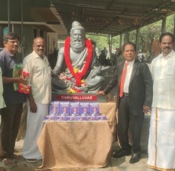 மல்லை தமிழ்ச்சங்கம் மற்றும் உலக தமிழ்சங்கம் சார்பில் வடிவமைக்கப்பட்ட 4.2 அடி உயர திருவள்ளூவர் சிலை