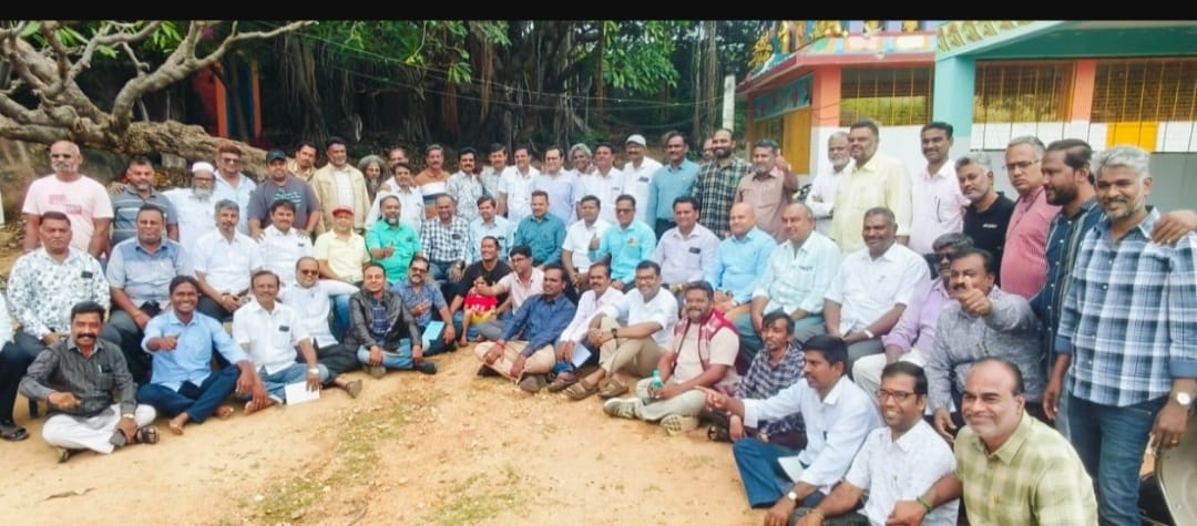 1994ம் ஆண்டு பிளஸ் 2 படித்த முன்னாள் மாணவர்கள் ஒன்று கூடும் நிகழ்ச்சி