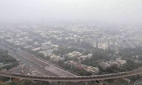 டெல்லியில் காற்று மாசு தொடர்ந்து அதிகரிப்பு - மக்கள் அவதி