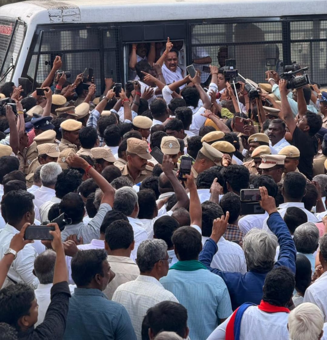 அதிமுக முன்னாள் அமைச்சர் விஜயபாஸ்கர் கைது