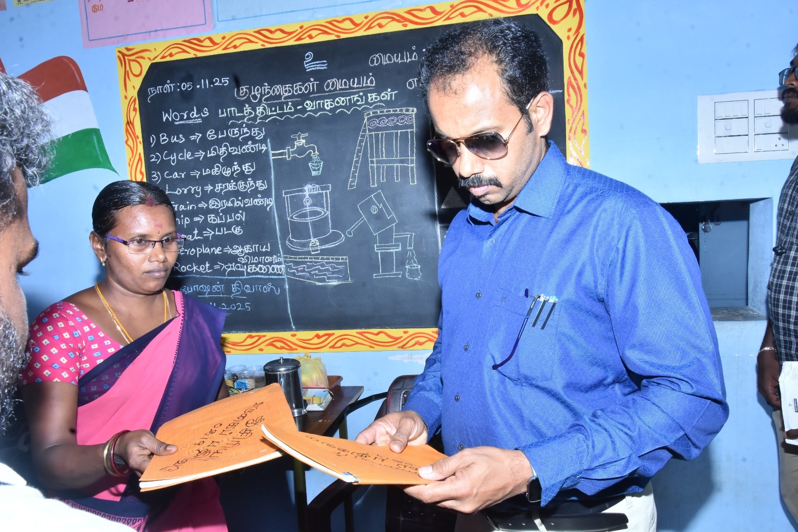 அங்கன்வாடி மையத்தை மாவட்ட ஆட்சித்தலைவர் திரு.ஏ.கே.கமல்கிஷோர், இ.ஆ.ப., அவர்கள் பார்வையிட்டு ஆய்வு