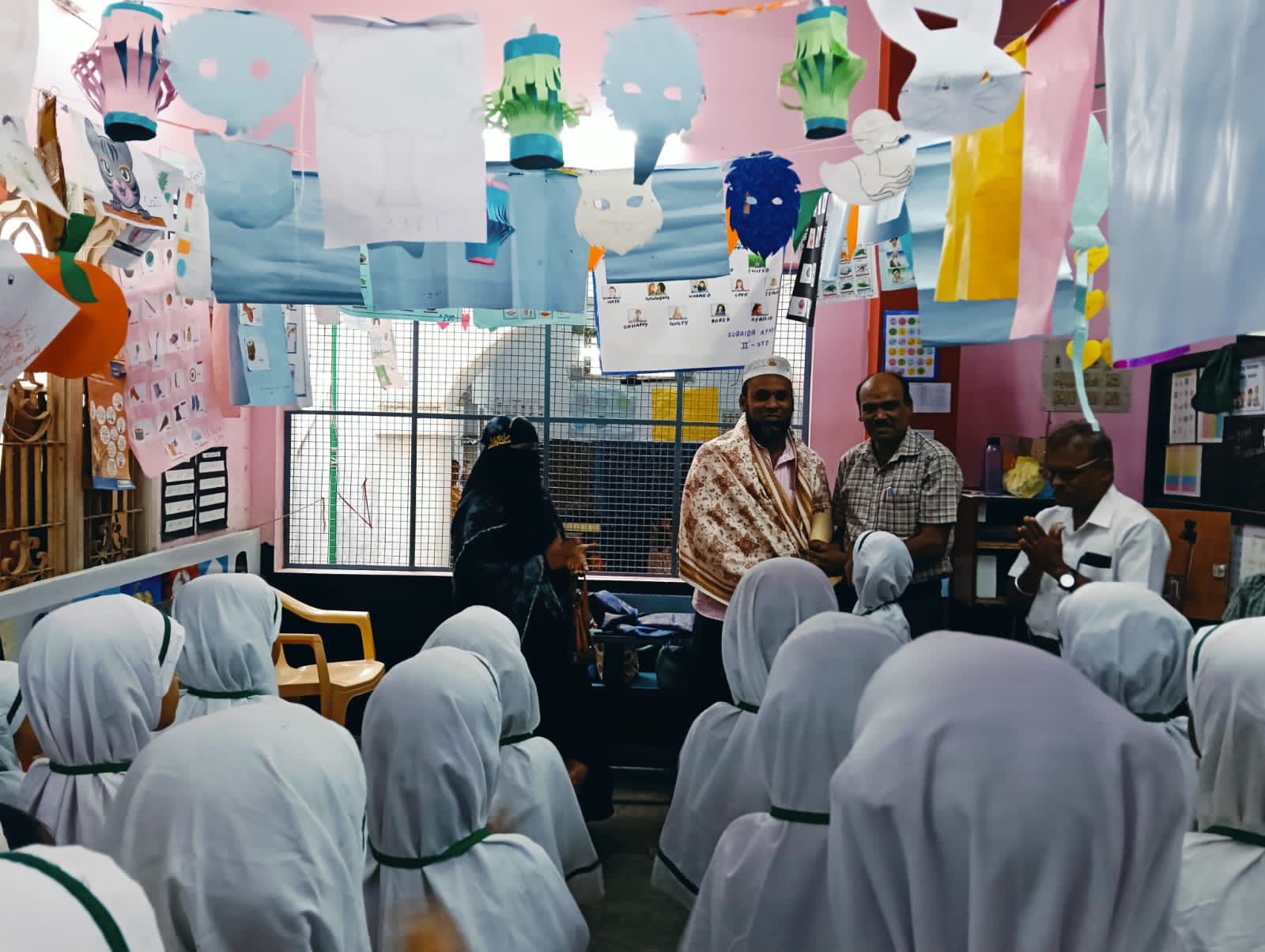 போளூர் கஸீருள் ஜமாத் இஸ்லாமிய அரசு நிதிஉதவி தொடக்கப்பள்ளியில கலைத்திருவிழாவில் தேர்வாகி உள்ள மாணவர்களுக்கு பாராட்டு விழா