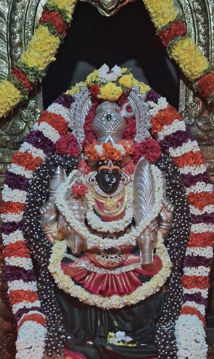 உக்கல் அருள்மிகு மடாவளம் ஸ்ரீ காமாட்சி அம்பாள் கோயிலில் மகா ஆரத்தி வழிபாடு: