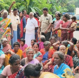 அபிராமிபுரம் கிராமத்தில் மயானத்துக்கு செல்ல பொது பாதை அமைத்து தரக்கோரி பொதுமக்கள் சாலை மறியல்