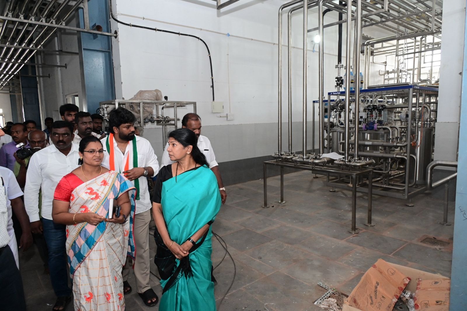 பால் பொருட்கள் உற்பத்தி ஆலையில் நடைபெற்றுவரும் மேம்பாட்டுப் பணிகளை, கனிமொழி எம்.பி.ஆய்வு