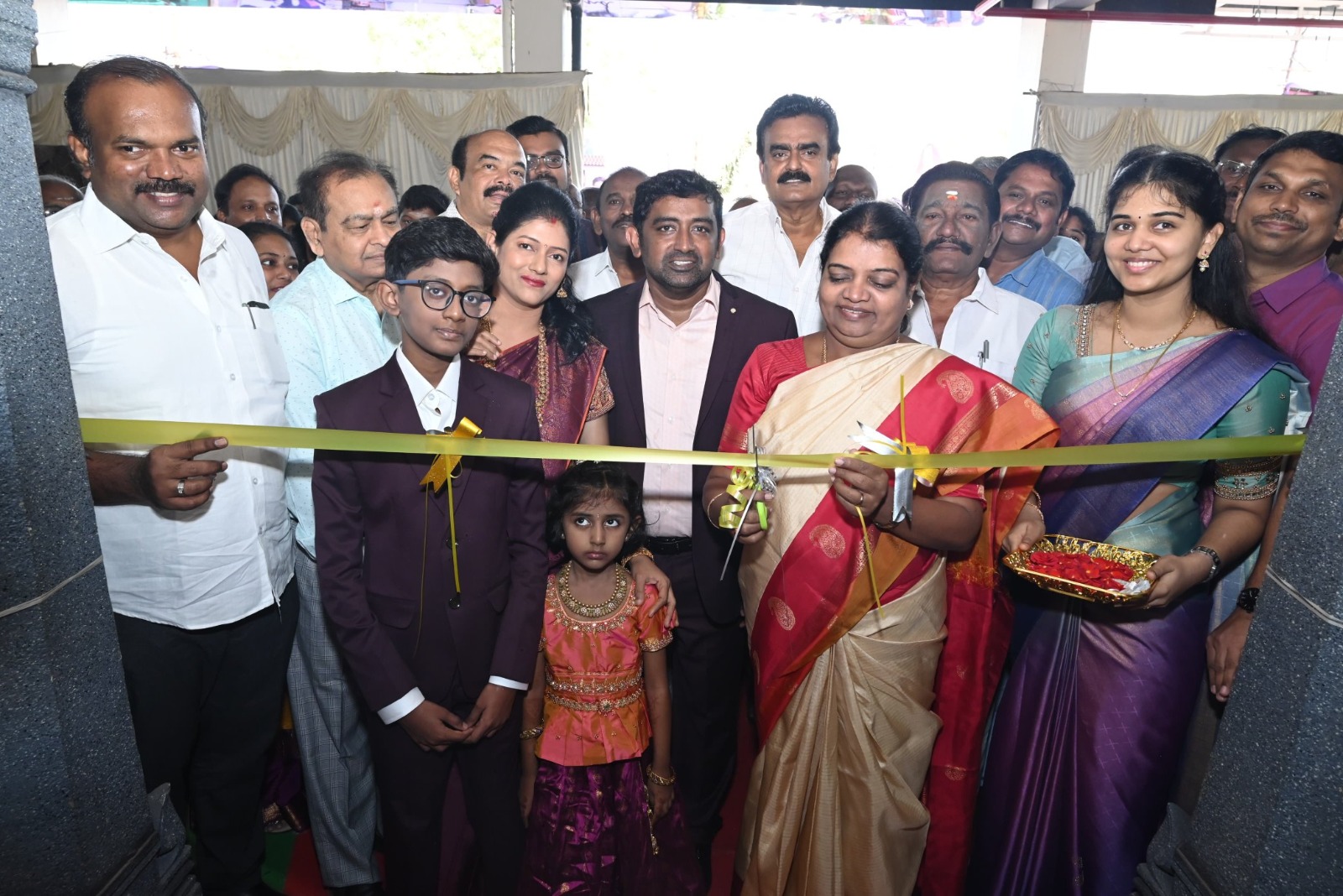 புதிதாக அமைக்கப்பட்டுள்ள மணவாளன் பல்லோக்கு சிறப்பு மருத்துவமனை