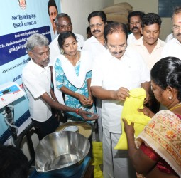 சேலம் மாவட்டம் கொண்டநாயக்கன்பட்டியில் முழுநேர நியாயவிலைக்கடை