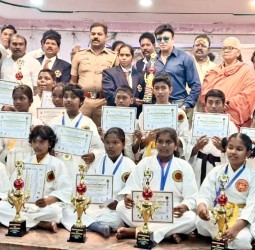 கள்ளக்குறிச்சி மாவட்டம் உளுந்தூர்பேட்டையில் ஜப்பான் ஷிட்டோரியூ கராத்தே டோ இந்தியா அமைப்பு சார்பில் மாநில அளவிலான கராத்தே போட்டி