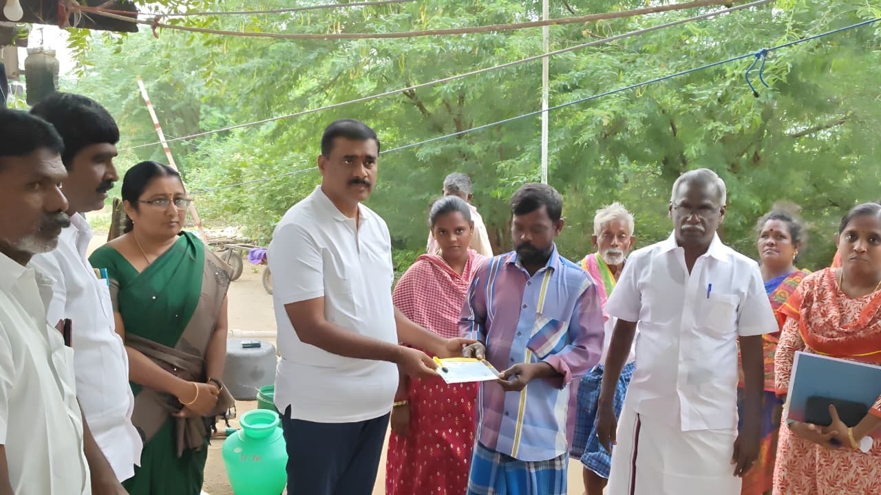 விபத்தில் உயிரிழந்த தூய்மை பணியாளர் மாரியம்மாள் குடும்பத்துக்கு முதலமைச்சரின் நிவாரண நிதி ரூ.3 லட்சத்துக்கான காசோலை