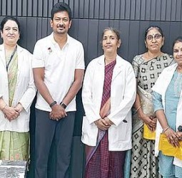 பிஹார் தொழிலாளிக்கு கை மாற்று அறுவை சிகிச்சை: மருத்துவர்களுக்கு துணை முதல்வர் நேரில் பாராட்டு