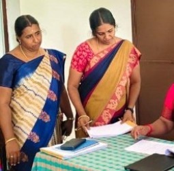 தாயுமானவர் திட்டத்தின்பயனாளிகளை கலெக்டர் அழகுமீனா நேரில் கண்டறிந்து ஆய்வு