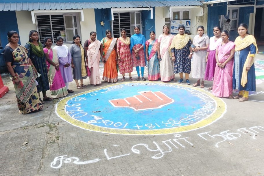 மகளிர் சுய உதவிக்குழுவின் சார்பில் வாக்காளர் பட்டியல் சிறப்பு தீவிர திருத்தம் தொடர்பாக கோலமிட்டு விழிப்புணர்வு