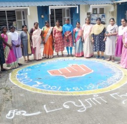 மகளிர் சுய உதவிக்குழுவின் சார்பில் வாக்காளர் பட்டியல் சிறப்பு தீவிர திருத்தம் தொடர்பாக கோலமிட்டு விழிப்புணர்வு