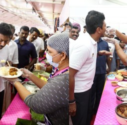 மகளிர் குழுவினர் நடத்தும் உணவுத்திருவிழா