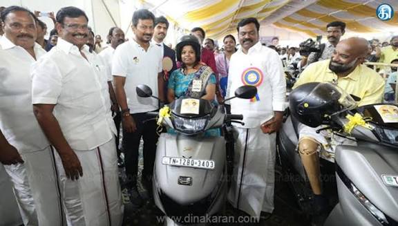 திருவள்ளூரில் 377 திட்டப்பணிகளை திறந்து வைத்து, புதிய திட்டப்பணிகளுக்கு அடிக்கல் நாட்டி, அரசு நலத்திட்ட உதவிகளை வழங்கினார் துணை முதலமைச்சர் -