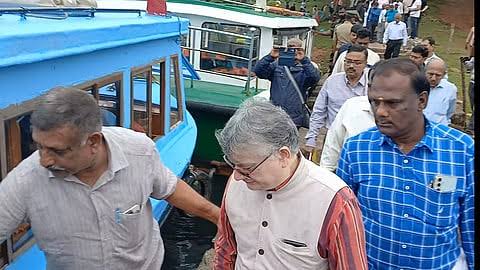 முல்லைப் பெரியாறு அணையை கண்காணிப்புக் குழுவினா் ஆய்வு