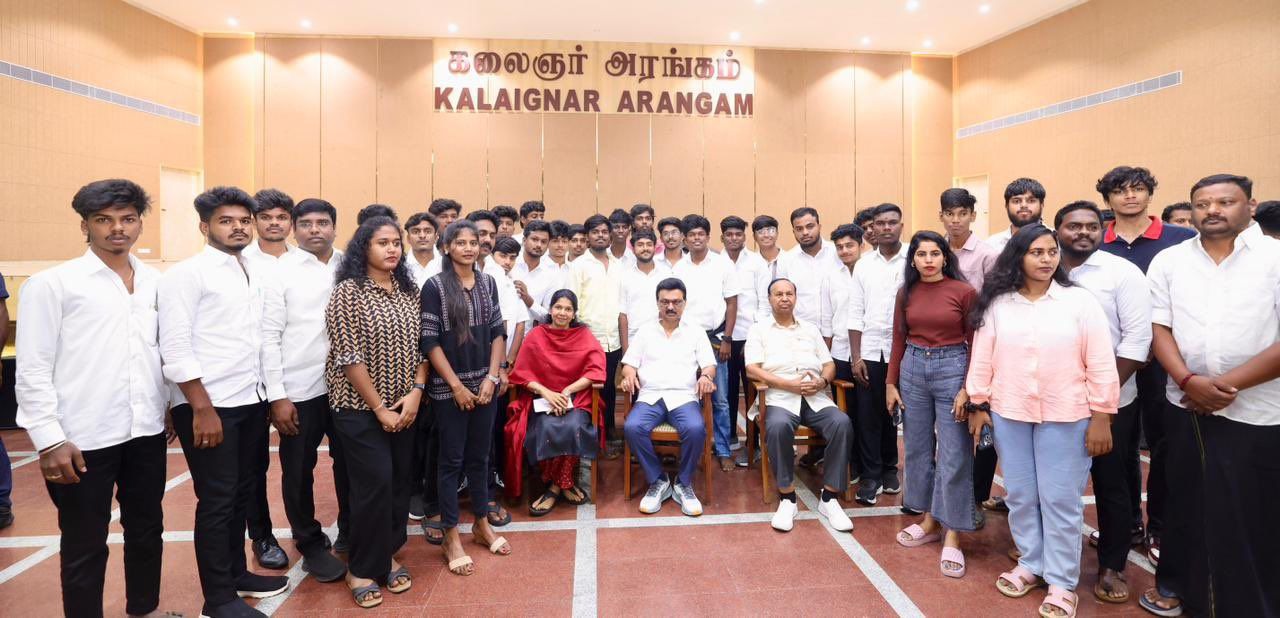 தமிழ் மன்ற’ங்களின் மூலம் திமுகவில் புதிதாக இணைத்துக்கொண்ட 400க்கும் மேற்பட்ட இளைஞர்கள்