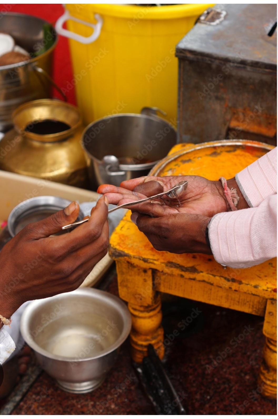 பெருமாள் கோவில்களில் தீர்த்தம் கொடுப்பது ஏன் தெரியுமா?