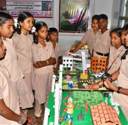 டட்லி மேல்நிலைப் பள்ளியில் பள்ளிக் கலவித்துறை சார்பில் மாவட்ட அளவிலான அறிவியல் கண்காட்சி