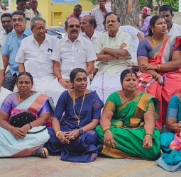 டாஸ்மாக் கடையை அப்புறப்படுத்த கேட்டு தளவாய் சுந்தரம் எம்எல்ஏ தலைமையில் கண்டன ஆர்ப்பாட்டம்