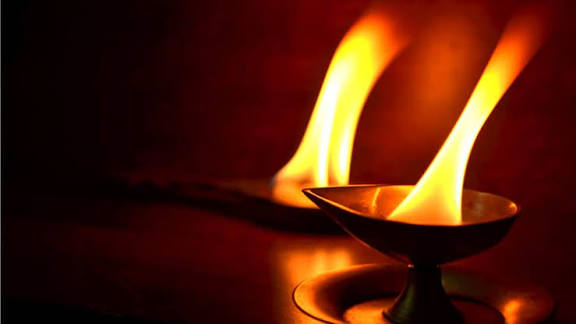 பூஜையின்போது கடைசியில் சாமிக்கு கற்பூர ஆரத்தி காட்டுவது ஏன்?