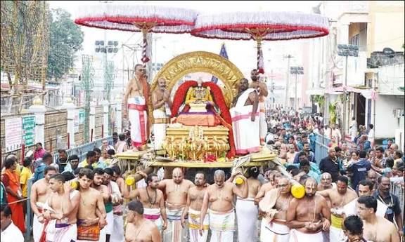 சூரிய பிரபை வாகனத்தில் சந்திரசேகரர் பவனி ஆயிரக்கணக்கான பக்தர்கள் தரிசனம் கார்த்திகை தீபத்திருவிழா 2ம் நாள் உற்சவம்