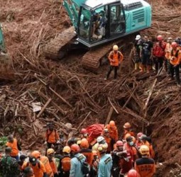 இந்தோனேசிய நிலச்சரிவு 18 பேர் பலி; 34 பேர் மாயம்