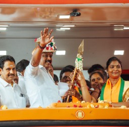 வாணியம்பாடியில் நடந்த பாஜக கூட்டம்