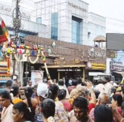நெல்லையப்பர் கோவிலில் ஐப்பசி திருக்கல்யாண திருவிழா: சுவாமி-அம்மன் மறுவீடு பட்டின பிரவேச வீதி உலா