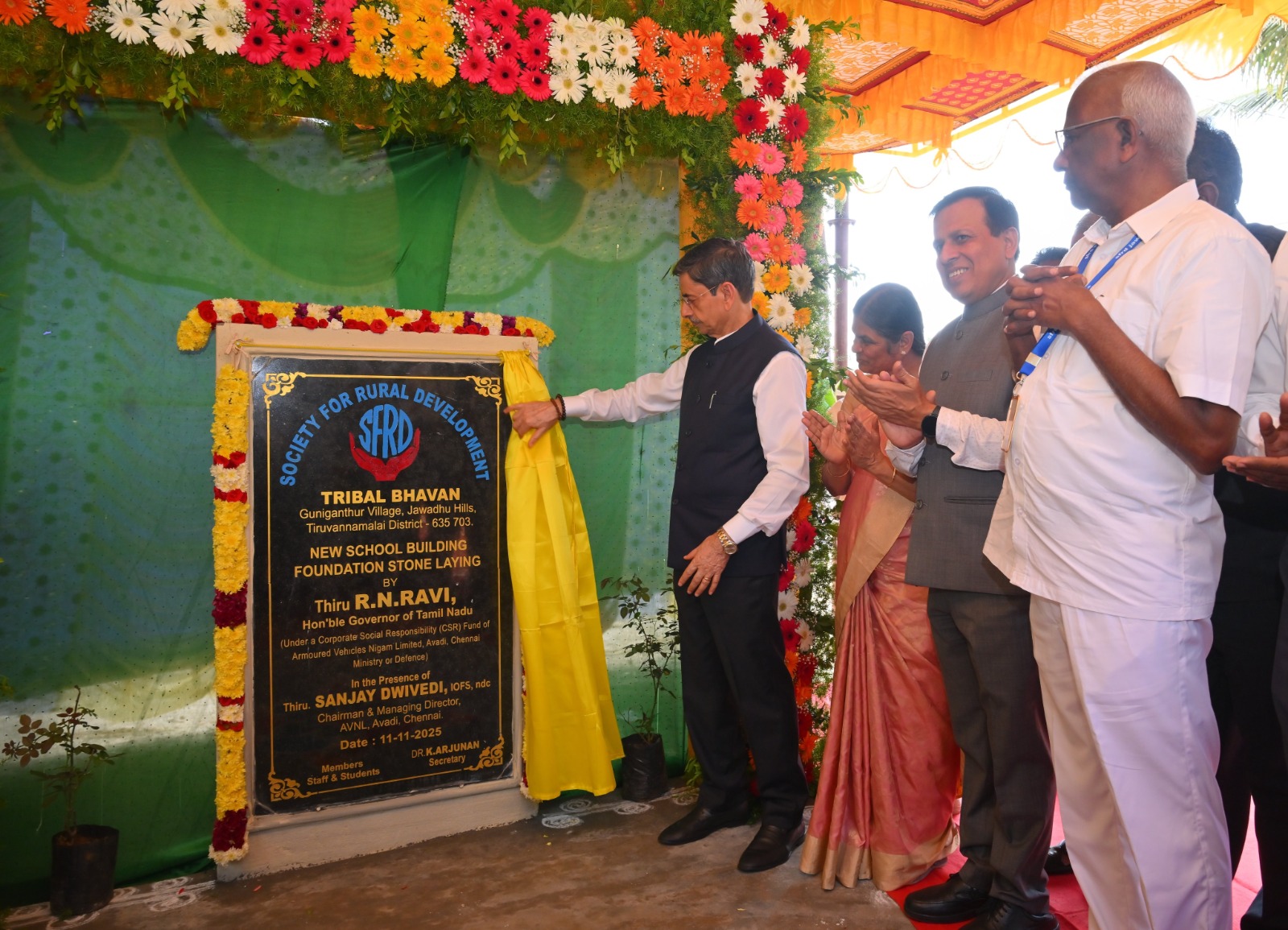 ஜவ்வாது மலையில் உள்ள கிராமப்புற மேம்பாட்டு சமூக பள்ளியில் நவீன வகுப்பறைகளுக்கு அடிக்கல்