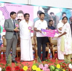 மதுரை தமுக்கம் மைதானத்தில் நடந்த விழா