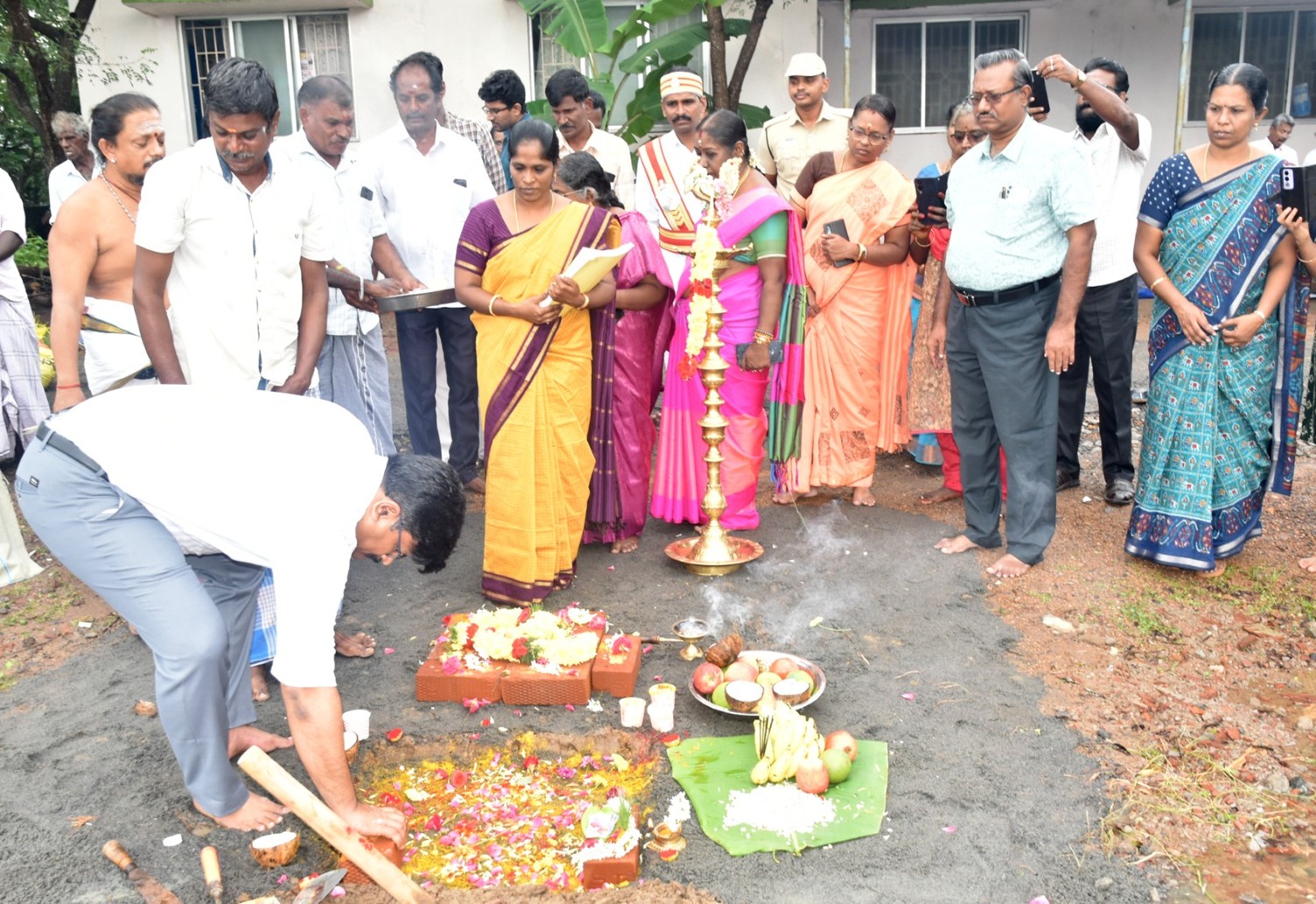 விதைப் பரிசோதனை நிலையத்துக்கு கலெக்டர் மோகனசந்திரன் அடிக்கல்