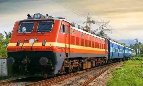 காசி தமிழ் சங்கமம்: தமிழகத்தில் இருந்து சிறப்பு ரெயில்கள் இயக்கம்