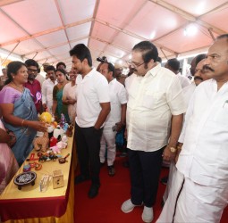 வேலூர் மாவட்ட நலத்திட்ட உதவிகள் வழங்கும் விழா