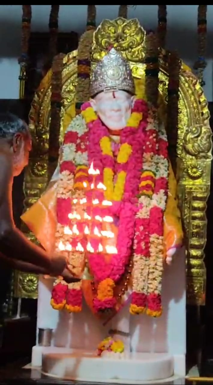 ஸ்ரீசத்குரு சாய்பாபா தியான ஆலயத்தில்  வியாழக்கிழமை மாலை சிறப்பு ஆரத்தி மற்றும் அலங்காரம்