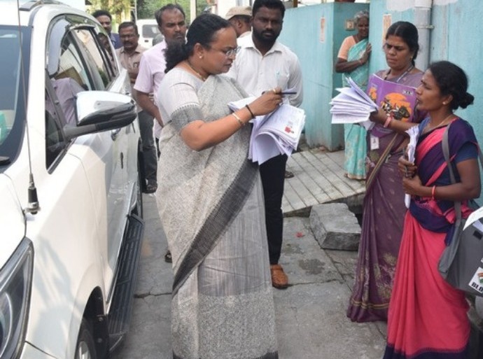 வேலூர் பென்னாத்தூர் பேரூராட்சியில் எஸ்ஐஆர் படிவங்களை திரும்பப் பெறும் பணி