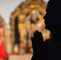 கோவிலுக்கு சென்று இறைவனை வழிபடுவது ஏன் தெரியுமா?