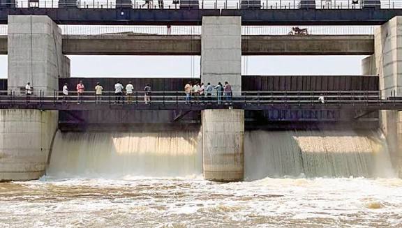 பூண்டி ஏரியில் இருந்து 2,000 கனஅடி நீர் திறப்பு!