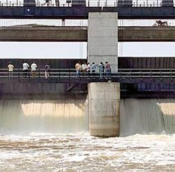 பூண்டி ஏரியில் இருந்து 2,000 கனஅடி நீர் திறப்பு!