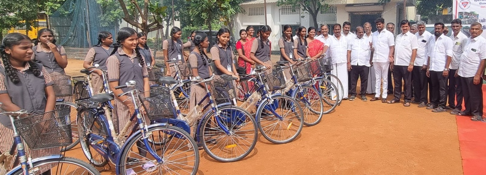 கந்தன்சாவடி மற்றும் பெருங்குடியில் பள்ளி மாணவிகளுக்கு விலையில்லா இலவச மிதிவண்டி