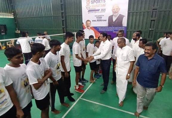 மேட்டுப்பாளையத்தில் மத்திய அரசின் திட்டமான கேலோ இந்தியா மற்றும் பிட் இந்தியா மூவ்மெண்ட் சார்பாக விளையாட்டுப் போட்டிகள்