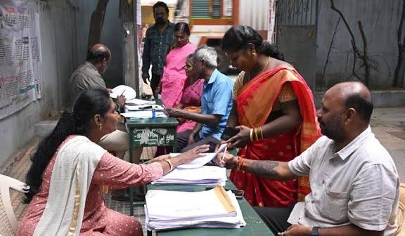 எஸ்ஐஆர்: சென்னையில் நவ. 25 வரை வாக்காளர் உதவி மையங்கள் செயல்படும்