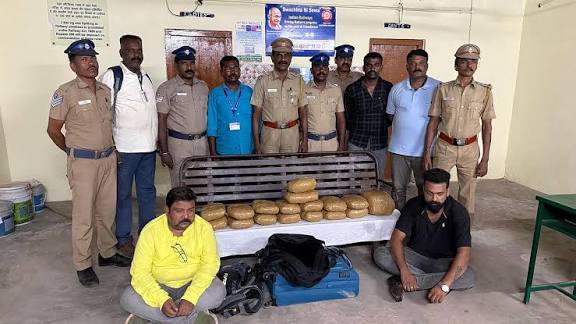 ரயில் நிலையம் அருகே கஞ்சா விற்ற இளைஞர் கைது