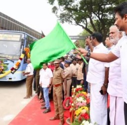 நவீன வசதிகளுடன் அம்பத்தூர் தொழிற்பேட்டை பஸ் நிலையம்: உதயநிதி ஸ்டாலின் திறந்து வைத்தார்