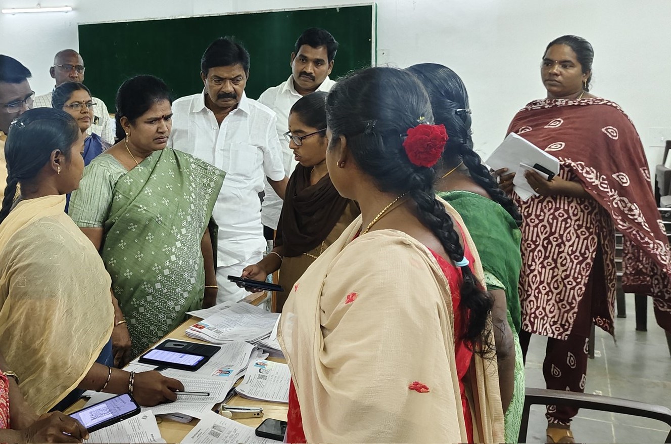 எஸ்ஐஆர் படிவங்கள் பதிவேற்றம் செய்யும் பணியை சிவகாமசுந்தரி எம்எல்ஏ பார்வை