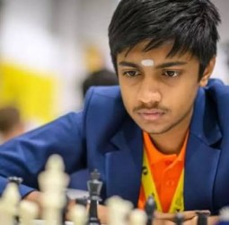 தமிழ்நாட்டின் 35-வது கிராண்ட் மாஸ்டரானார் இளம்பரிதி